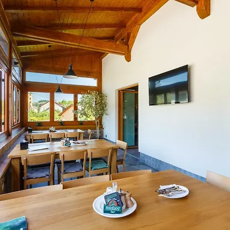 게스트하우스 Restaurace A Pod Lipami Metylovice