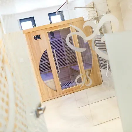 Restaurace A Pod Lipami 招待所 4*