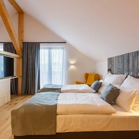 Restaurace A Pod Lipami 招待所